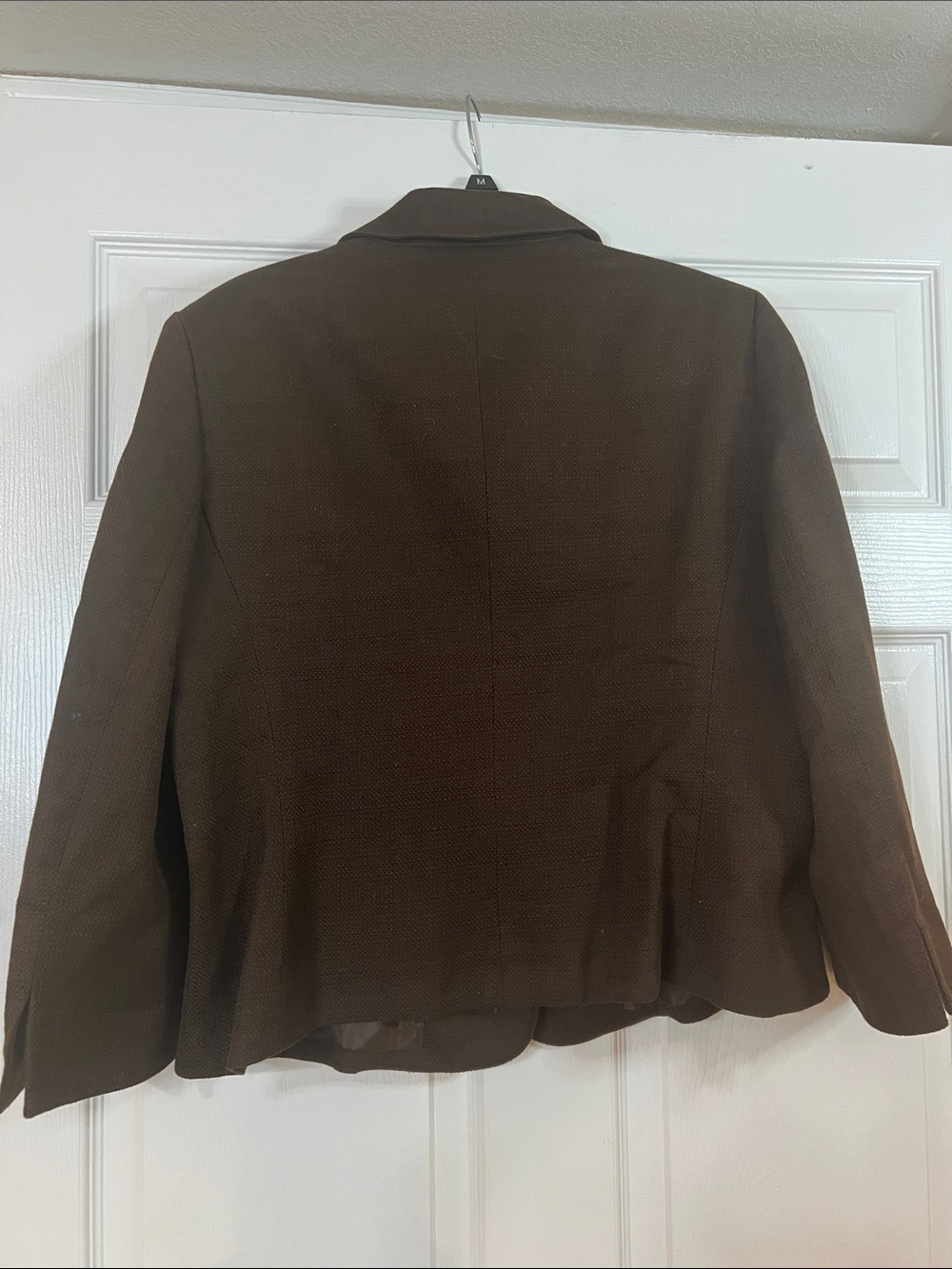 Le Suit Women's Dark Brown Classic Three-Button Blazer - Picture 3 of 3